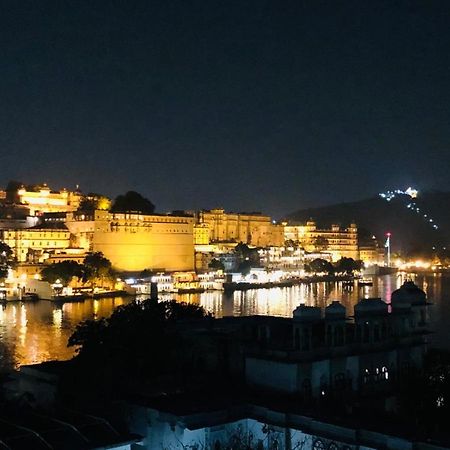 Hotel Nirvana Lakeside Udaipur Exterior photo