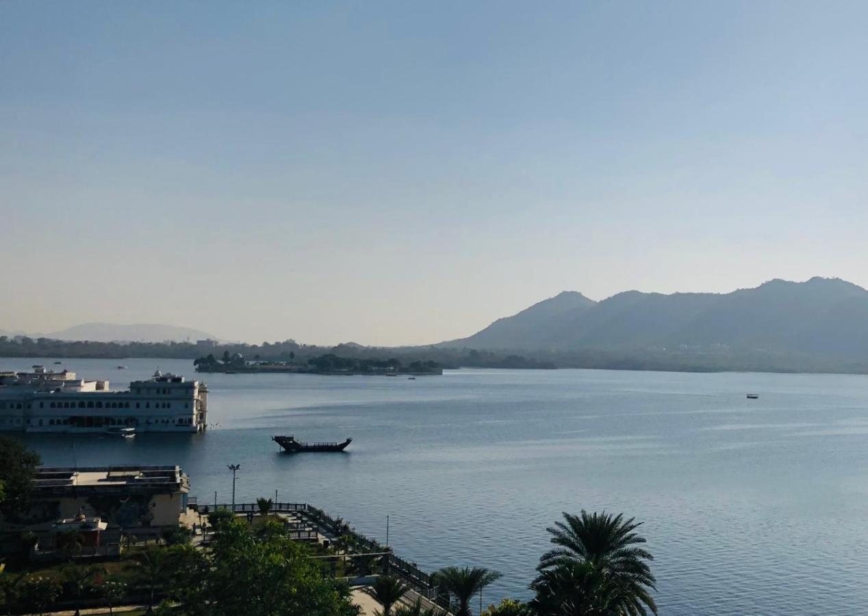 Hotel Nirvana Lakeside Udaipur Exterior photo