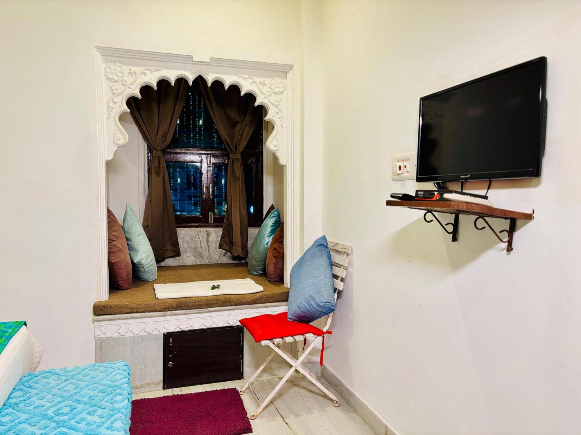 Hotel Nirvana Lakeside Udaipur Exterior photo