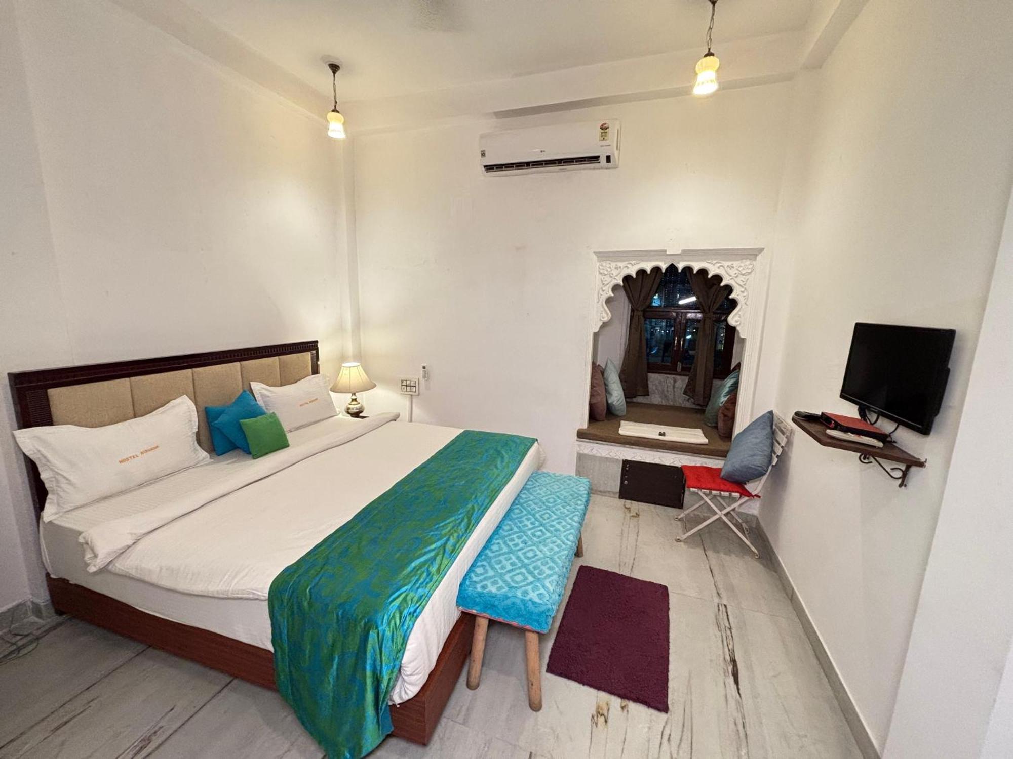 Hotel Nirvana Lakeside Udaipur Exterior photo